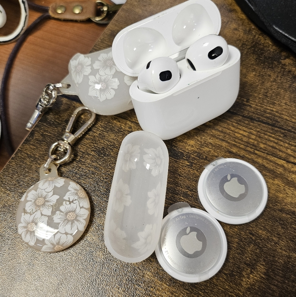 Air pod 3rd generation and tag bundle